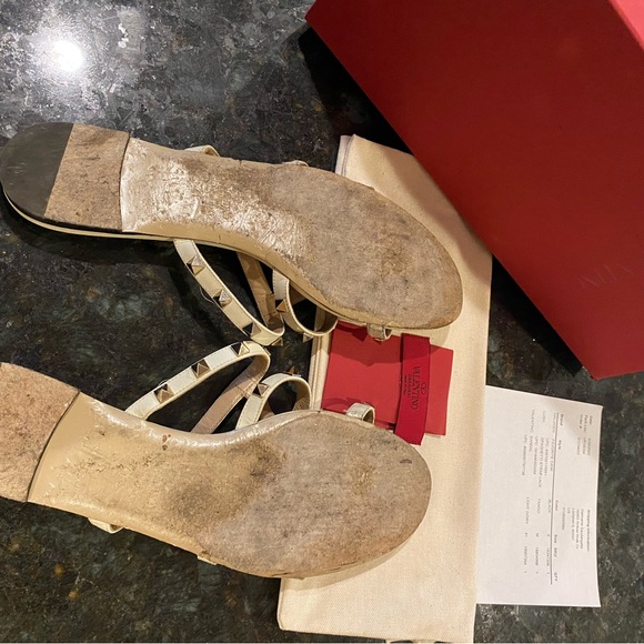 Authentic Valentino Sandals. Size 41 fits my size 10 perfectly!๐๐๐ - Picture 3 of 6